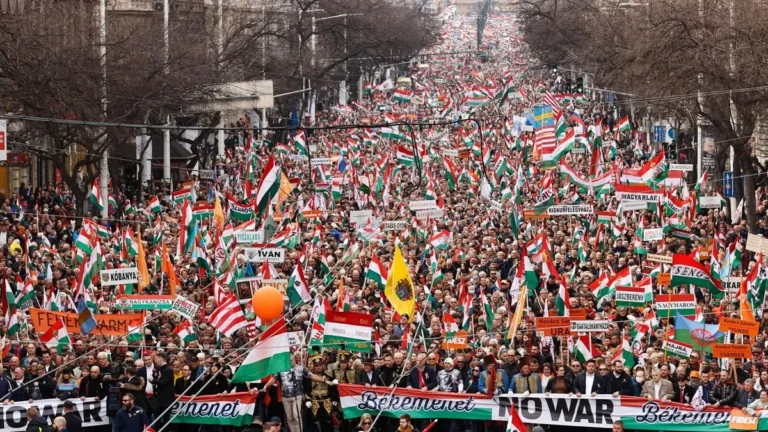 Egyre nagyobbat mennek a kormánypártok, az embereknek kezd elegük lenni a Tiszából