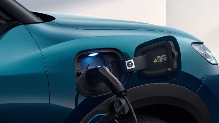 Megtört a jég, befutott a tízmillió forintnál olcsóbb plug-in hibrid autó