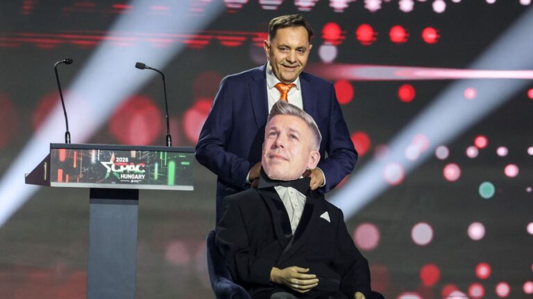 Pócs János: Magyar Péter egyik arca azt mondta, hogy nem szereti Zelenszkijt, a másik arca lefekszik az ukránok pénzéért