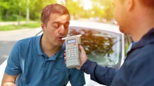 Mutatjuk, mennyit kell fizetni ittas vezetésért a magyarok kedvelt nyaralóhelyein