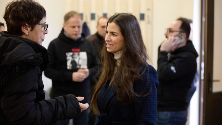 Szentkirályi Alexandra felszólította a főváros vezetését az ukrán zászló eltávolítására + videó