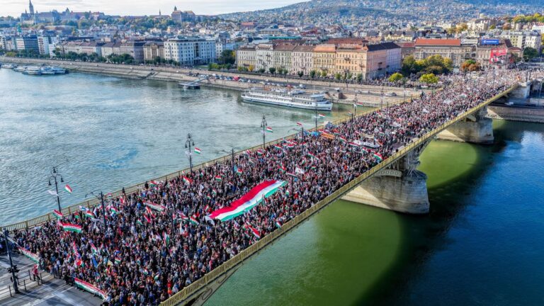 Most van arra szükség, hogy több százezren kivonuljunk az utcára