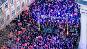 Esztergomban is hatalmas tömeg várta Orbán Viktort – képek