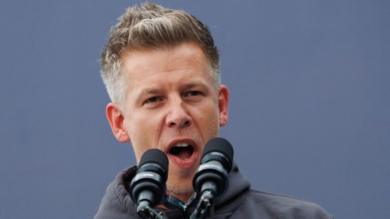 A baloldali lap nem látja problémának, hogy a Tisza elszegényítené a magyarokat