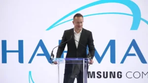 Újabb nagy autóipari beruházást jelentett be Szijjártó Péter