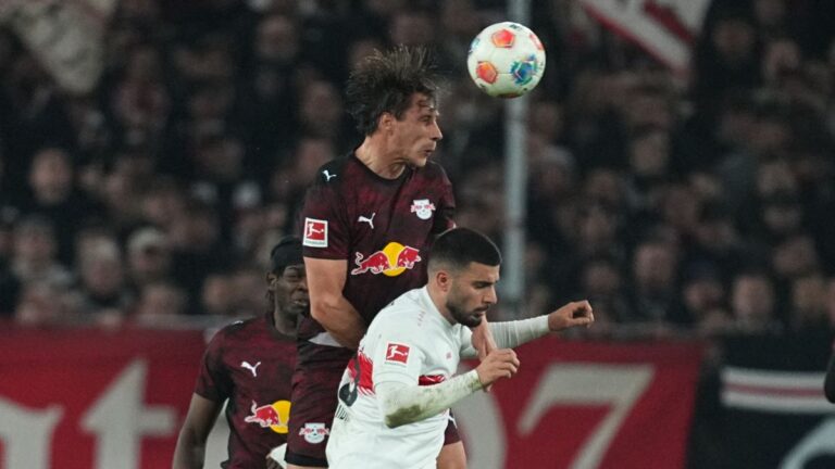 Gulácsi riválisának égbekiáltó hibáján hüledeznek, Orbán a kapufát találta el + videó