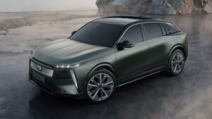 Éjjel is lát és kamerával figyeli az útminőséget a DS új SUV-ja