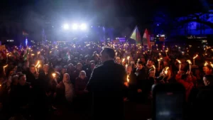 Orbán Viktor Egerben: Olyan kormányt válasszanak, amelyik nemet tud mondani a háborúra!