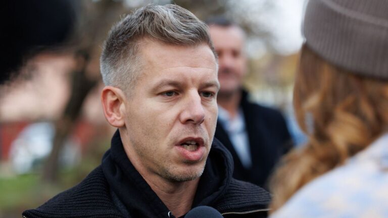 Bizonyítékok nélkül vádaskodik a kiugrott rendőrtiszt, hogy elterelje a figyelmet arról: ukrán kémek a Tisza Párt informatikusai