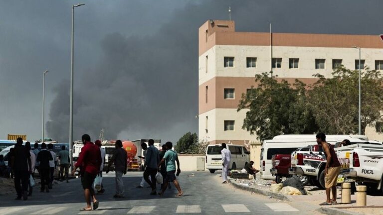 Háborúban érvényes-e az utasbiztosítás, mit tegyenek a külföldön rekedt turisták?