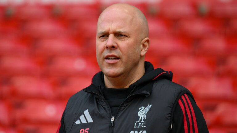 Dominik vagy Milos? Arne Slot megelőzte kérdésével a magyar újságírót