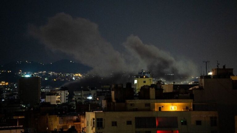 Gulyás Gergely üzent az álhírterjesztőknek: Ma jönnek haza a magyar katonák az iráni háborús térségből!