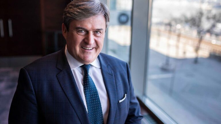 A Tiszának elemi érdeke, hogy hazánkban olajkáosz, válság és üzemanyag-árrobbanás törjön ki