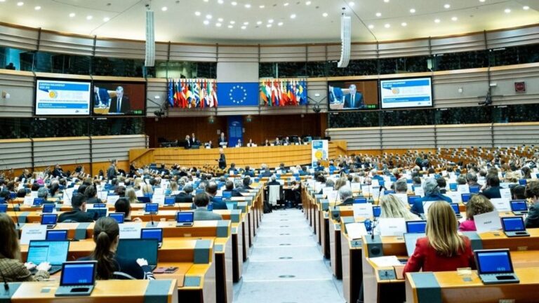 Háborúkról döntenek, de a térképet sem ismerik a baloldali EP-képviselők + videó