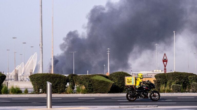 Több száz ballisztikus rakétával, cirkálórakétával és drónnal támadták az Egyesült Arab Emírségeket + videó