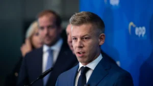 Orbán Balázs: Magyar Péter fejezze be a hazudozást!