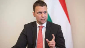 Menczer Tamás: A Kutyapárt engedélyezné a drogfogyasztást és a -termesztést is