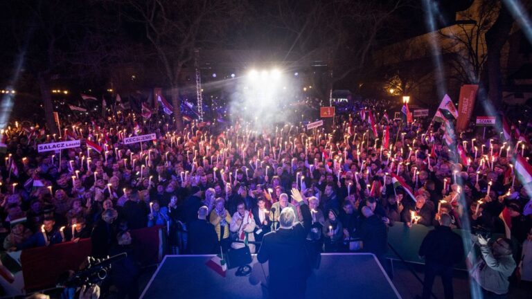 Orbán Viktor: Elfogadhatatlan, hogy a titkosszolgálatok kormánnyal szembeni akciói a Tisza Párt érdekében és a Tisza Párton keresztül történnek!