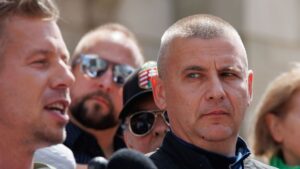 Nincs háború, nem kell félni – bizonygatja a Tisza Párt, miközben Ukrajna után a Perzsa-öböl is lángokban áll