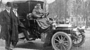 Konflistól a Zsiguliig, a magyar taxi 100 éve képekben