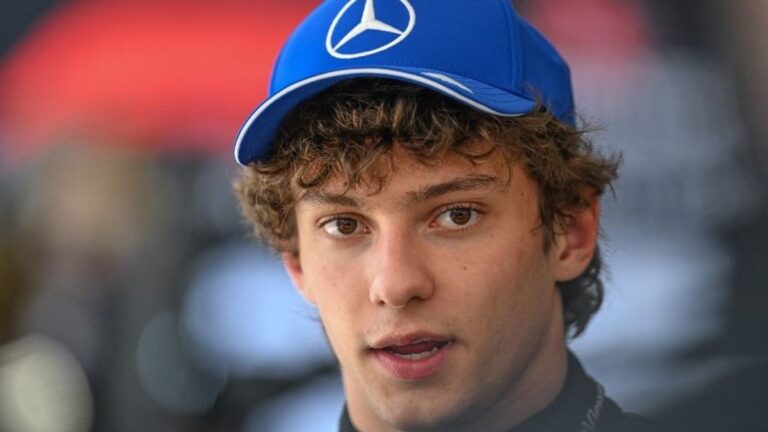 Érthetetlen lefagyást és történelmi rekordot hozott az időmérő Sanghajban