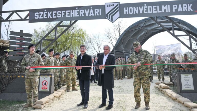 Megnyílt az ország hetedik honvédelmi kalandparkja Székesfehérváron