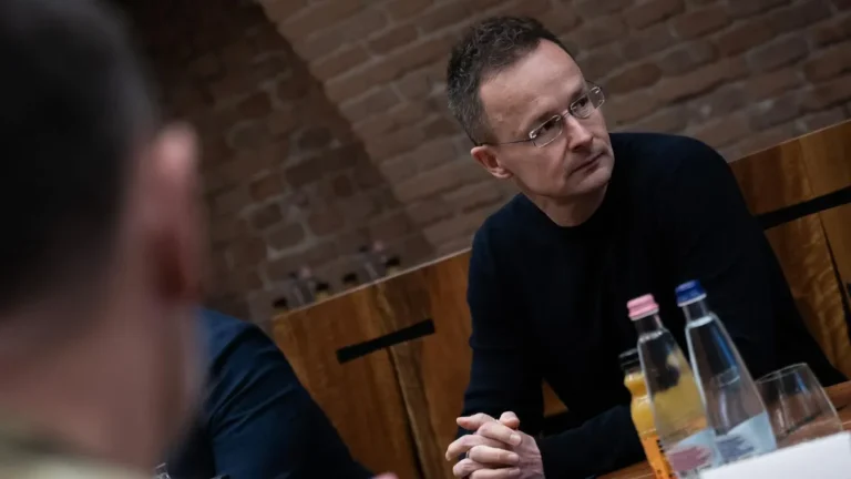 Szijjártó Péter: Brüsszel és Kijev mindent meg fog tenni a Tisza Párt kormányra segítése érdekében