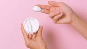 Az anyja kenőcsétől produkált koravén tüneteket a 3 éves kislány