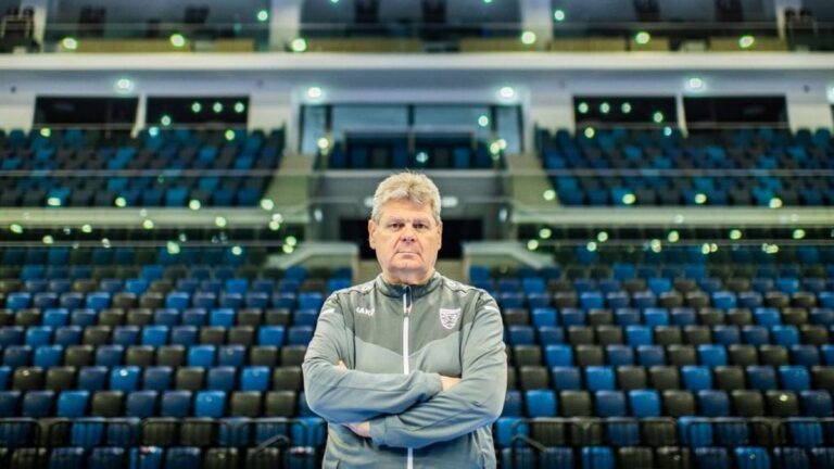 A megnyert vb-ezüst után klublegendaként segített újjáépíteni a vidéki fellegvárat