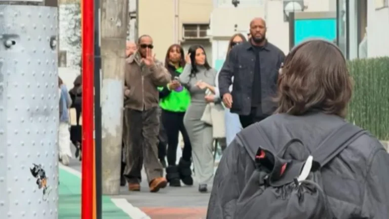 Lebuktak! Lewis Hamilton és Kim Kardashian kéz a kézben, testőrök gyűrűjében sétálgatott – videó, képek