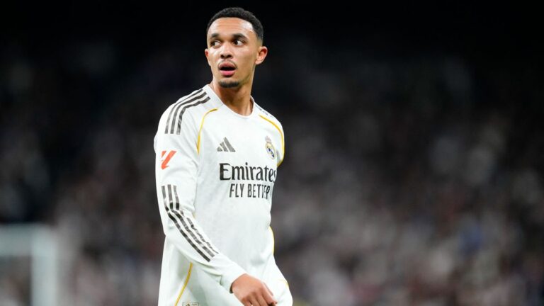 Alexander-Arnold megsértődött, de a négyszavas üzenetére kíméletlen választ kapott