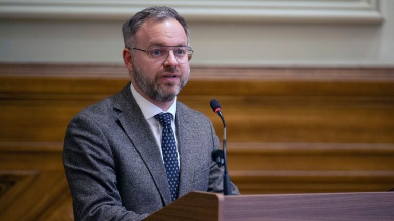 Orbán Balázs: Jobb, ha Magyar Péter hagyja dolgozni a kormányt