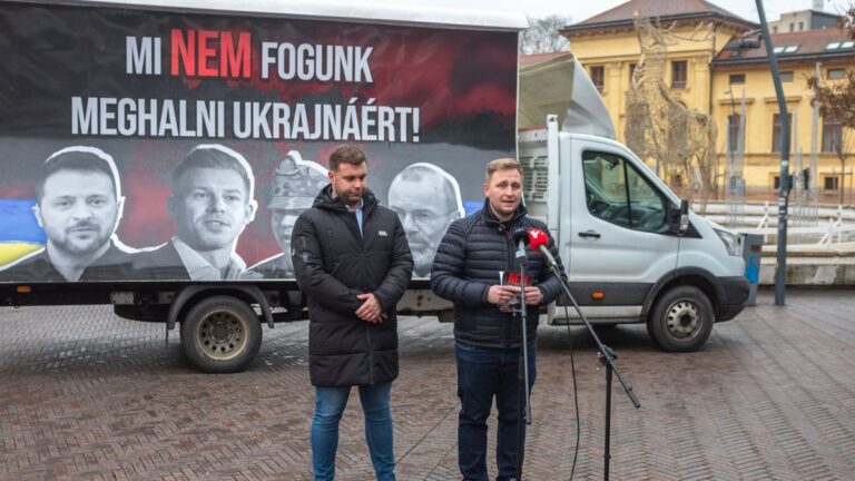 „Mi nem fogunk meghalni Ukrajnáért” – plakátautók lepték el Győrt, akciózik a Fidelitas
