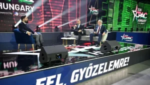 Eduardo Bolsonaro és Zbigniew Przybylowski Kovács Istvánnal beszélgetett