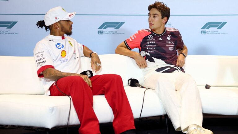 Kínai Nagydíj: Russell és Hamilton egymásnak, Verstappen Leclerc-nek szúrt oda