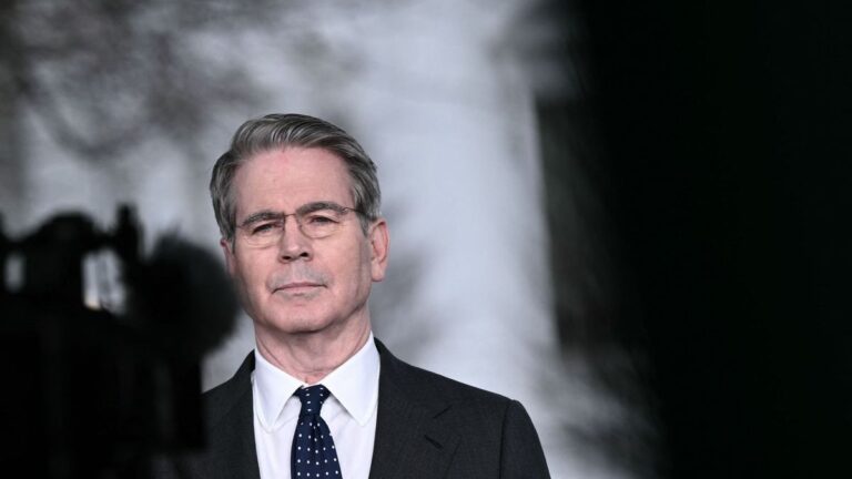 Zelenszkijnek ez fájni fog: váratlan lépést tett az Egyesült Államok az orosz olaj ügyében