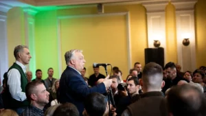 Mosolyról mosolyra, kézfogásról kézfogásra – Sopronban járt Orbán Viktor