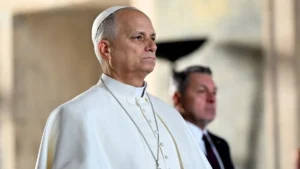 Bilincsben vitték el a püspököt a reptérről – negyedmillió dollárt sikkaszthatott az egyháztól