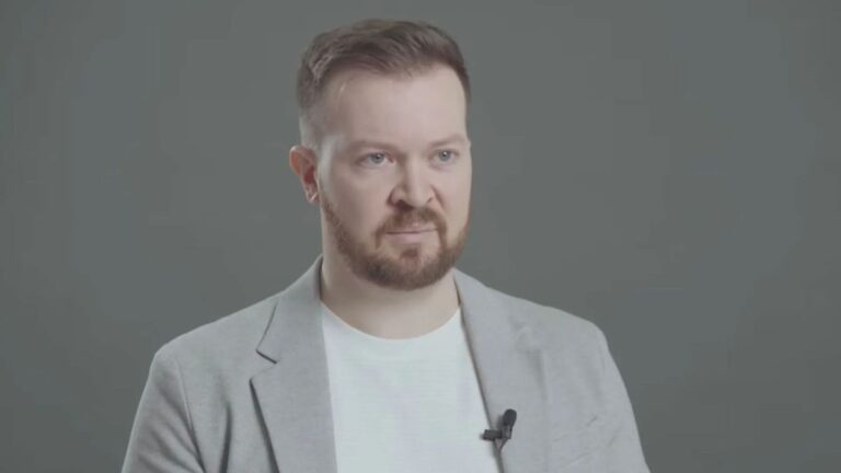 Bizonyítékok nélkül vádaskodik a tiszás kiugrott rendőrtiszt + videó