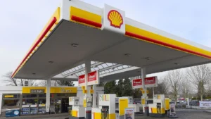 Németországban megrohamozták a benzinkutakat, brutális mértékben emelkednek az üzemanyagárak