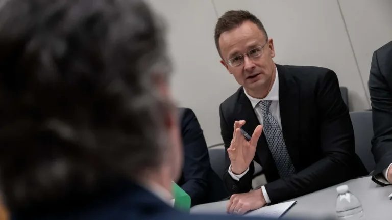 Szijjártó Péter: Féligazságok vagy álhírek terjednek el villámgyorsan – videó