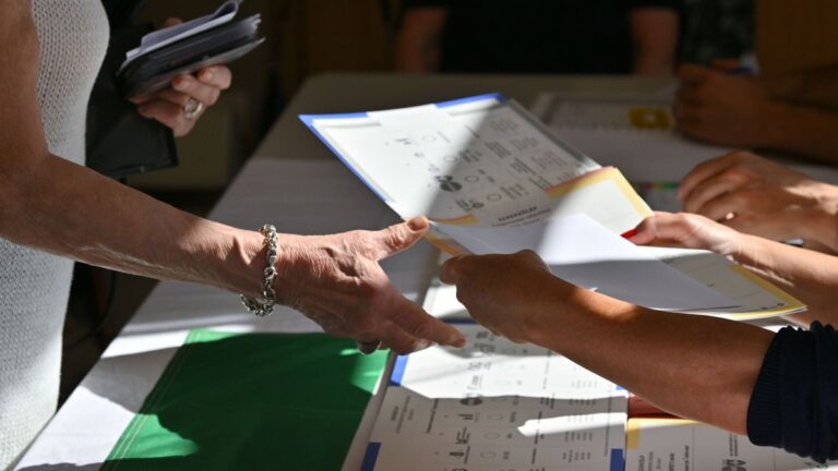 Rekordszámban regisztrálnak a külképviseleti szavazásra a magyarok