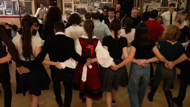 Ünnepi táncház és népzenei szalon a várban