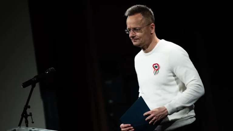 Szijjártó Péter: A jelenlegi nehézségek közepette a nullkilométeres bohócok csak bajt hoznak