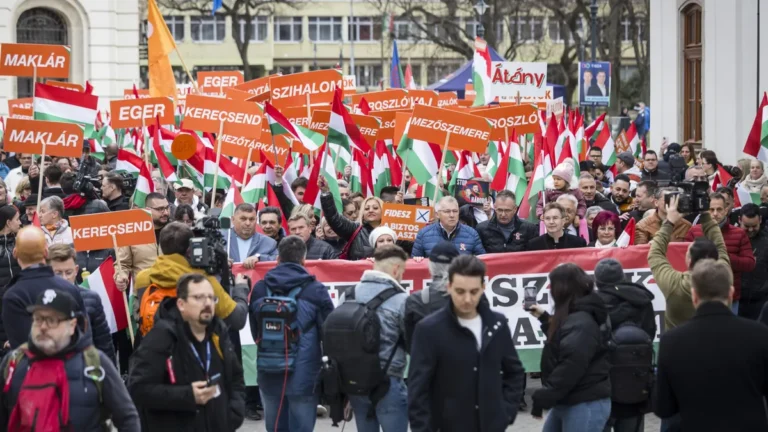 „Egy dolgot nagyon tudnak: hazudni” – a magyarok véleményt mondtak Magyar Péterről és a Tiszáról