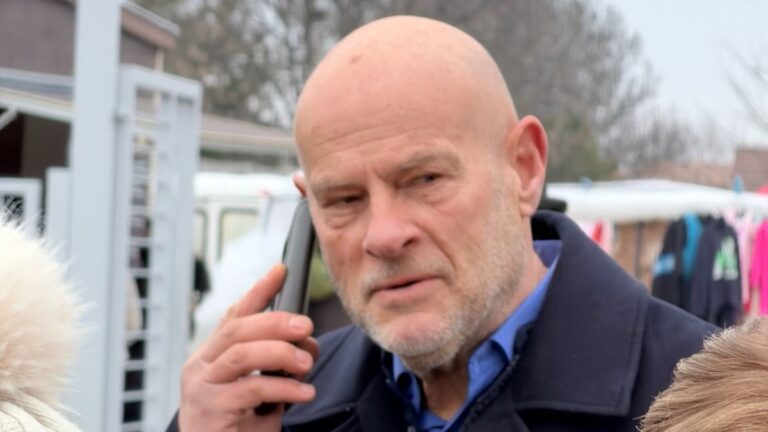 Kínosan leszerepelt a tiszás képviselőjelölt alpári stílusával és nevetséges dalolászásával