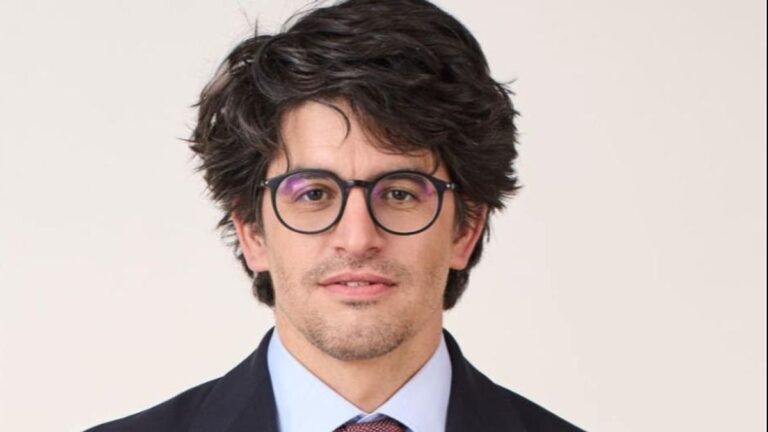 Gyanús módon szerezhette meg budai luxusvilláját Magyar Péter kabinetfőnöke