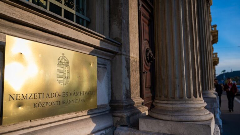 Veszélyes átverés terjed: a NAV nevében ígérnek adóvisszatérítést