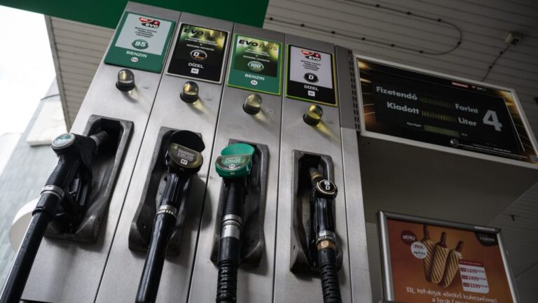 Durvább, mint az árrésstop: nem kereshetnek a benzinkutak az üzemanyag-eladáson