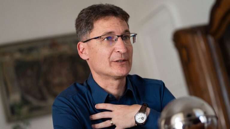 Megbeszélésre hívta a képviselőjelölteket Székesfehérvár polgármestere